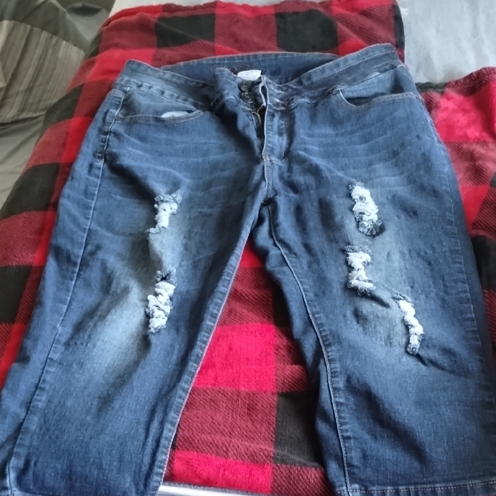 Women's Distressed Blue Capris